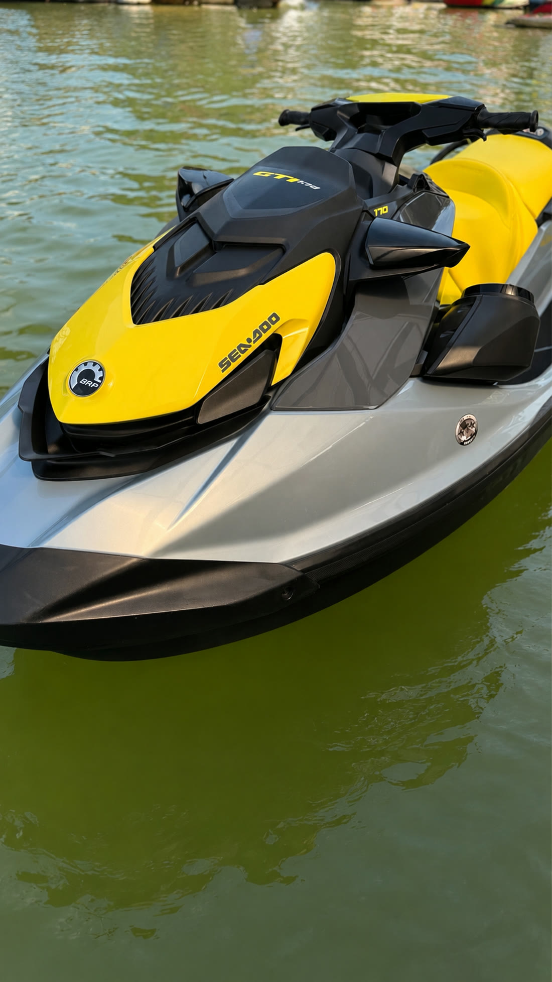 Jet ski Aquarush Guatapé en el embalse