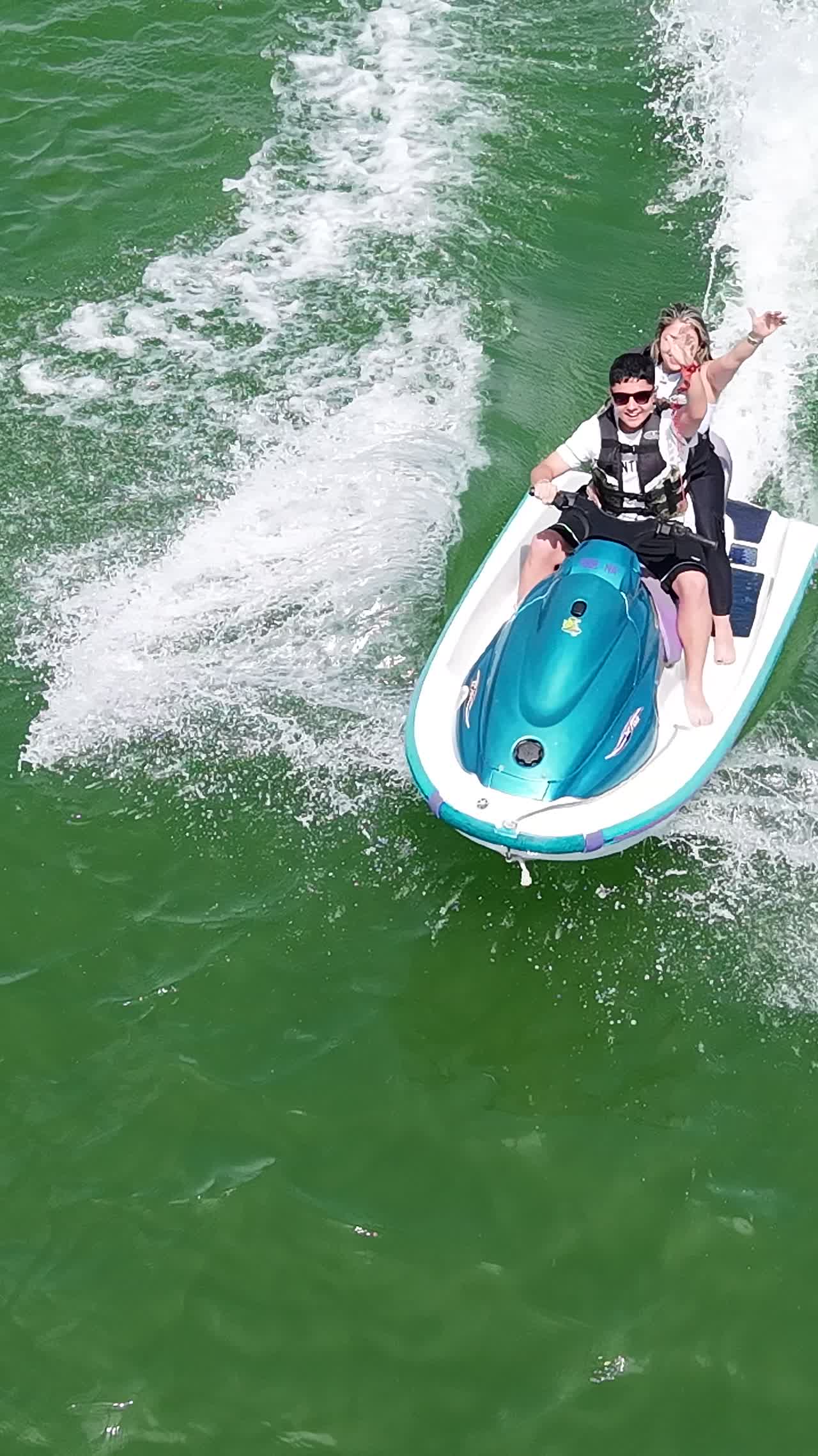 Yamaha 700cc navegando el embalse, video
